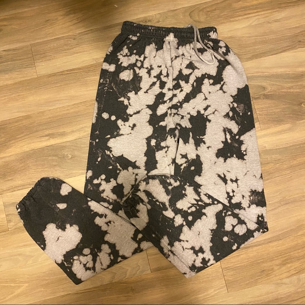 URBAN OUTFITTERS TIE DYE SWEATS